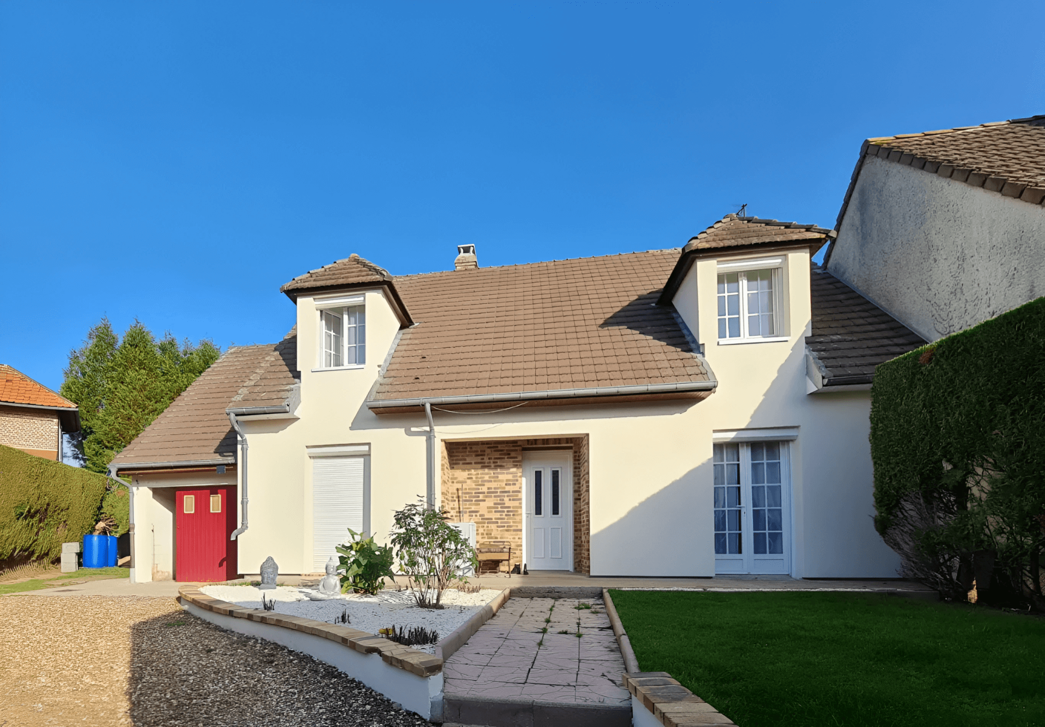 Photo d’une maison après intervention de HDF FACADE pour rénovation de façade