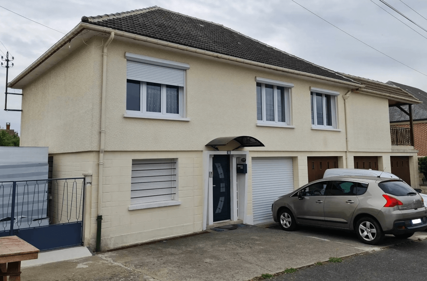 Image de la devanture d’une maison avant rénovation par HDF FACADE